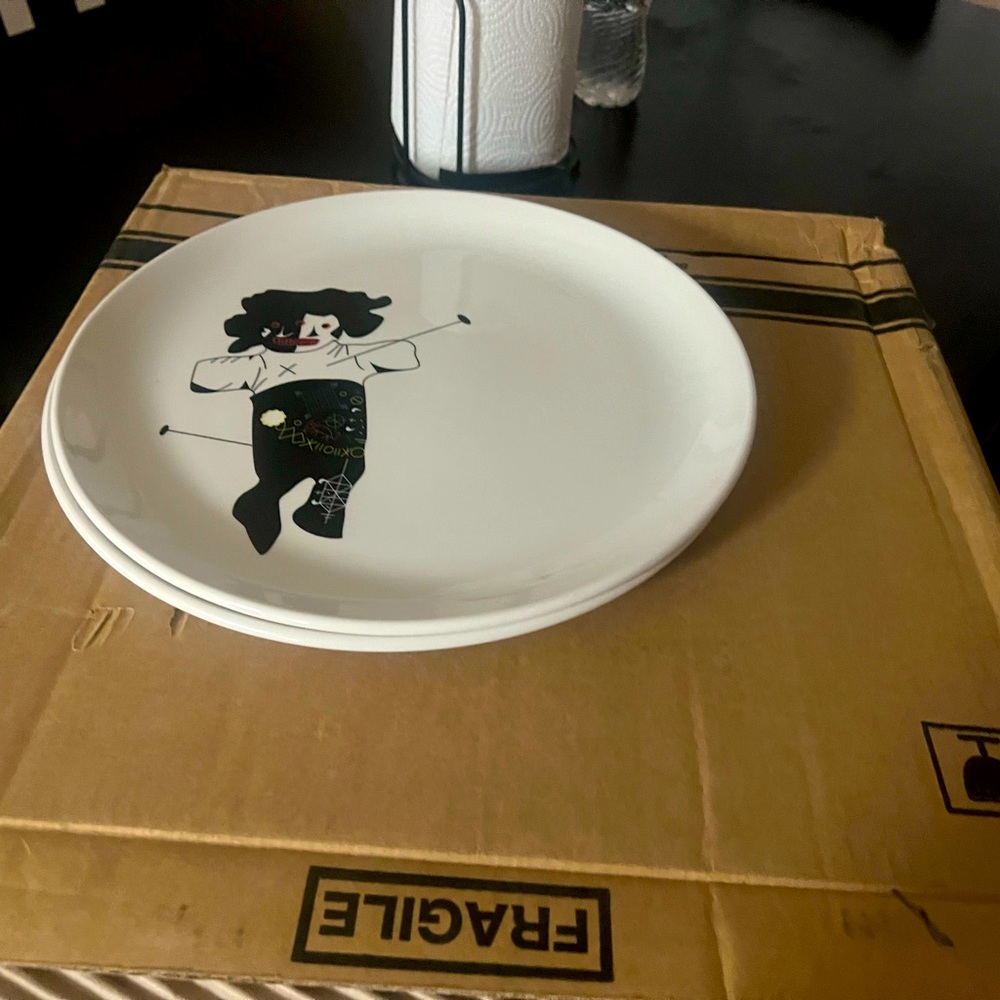 Plates for restaurant new 110 boxes with 3 each box diferentes styles